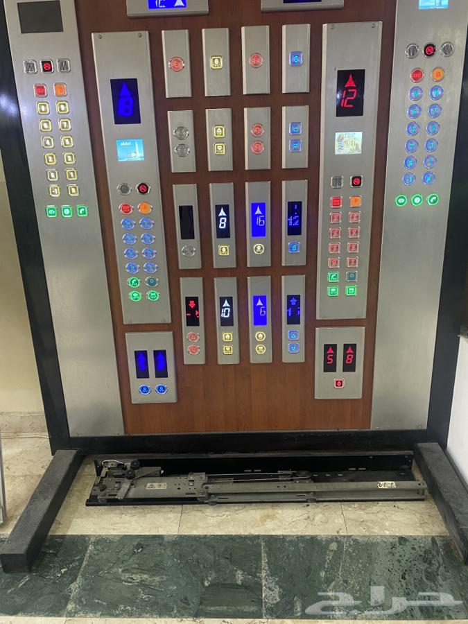 توريد قطع غيار مصاعد الجر (Traction Elevators) يشمل توفير جميع المكونات الأساسية مثل الحبال الفولاذية، البكرات، المحركات، الثقل الموازن، وأنظمة الفرامل،